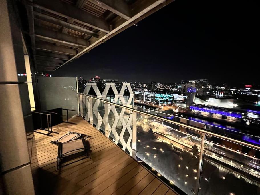 Spacious 2 Bedroom Flat Stunning Waterside View مانشستر المظهر الخارجي الصورة