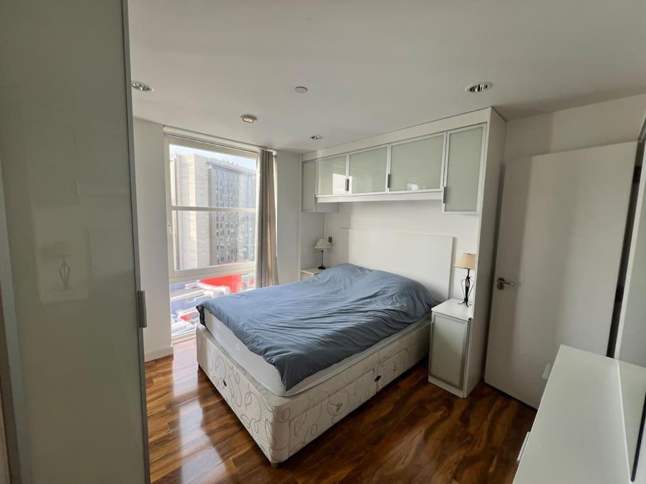 Spacious 2 Bedroom Flat Stunning Waterside View مانشستر المظهر الخارجي الصورة